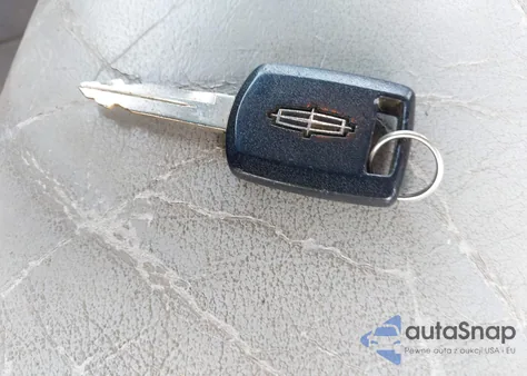 2004 Lincoln Town Car Ultimate из США, поврежденный, VIN 1LNHM83W64Y683461